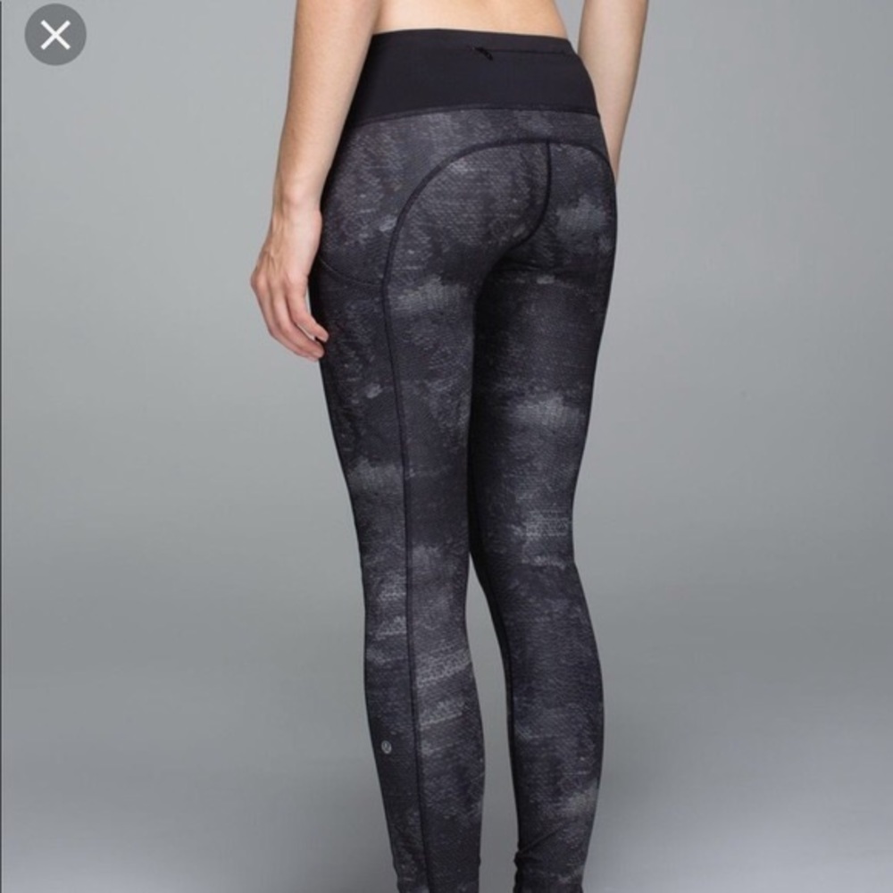 Lululemon snakeskin sequin speed up tight Sz 4